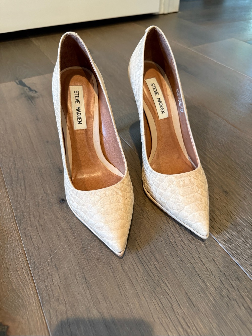 Steve Madden Cream Textured Pointed-Toe Pumps